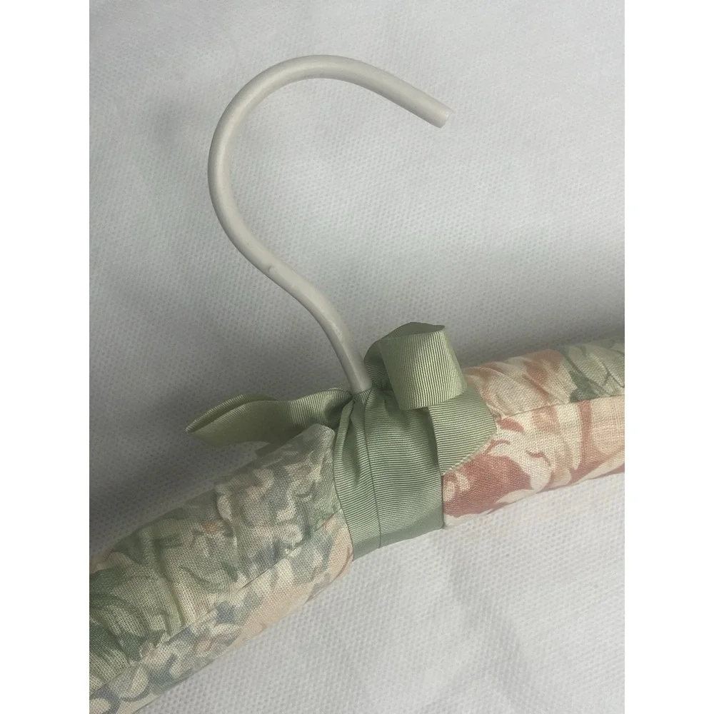Vtg Floral Clothing Hangers Padded Satin Lot of 4 Shabby Chic Closet Core Pinks